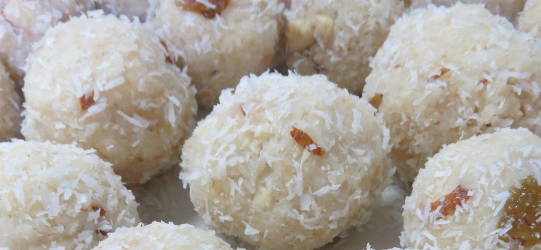 Narkel Naru or Coconut Ladoo